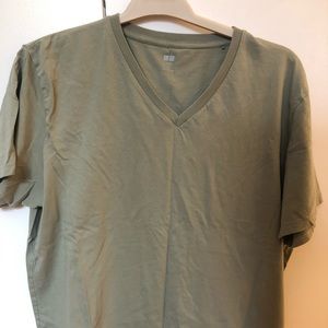SOLD Uniqlo Men’s Tshirt, size XL, Olive Green